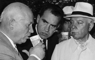 Умер экс-глава PepsiCo, устроивший поставки напитка в СССР