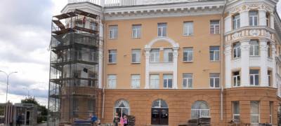 Жительница Петрозаводска раскритиковала ремонт фасадов домов в центре города (ФОТО)