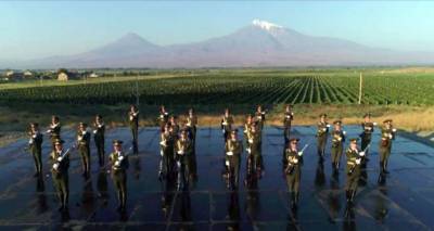 Зрелище на фоне Арарата: Минобороны опубликовало видео выступления почетного караула
