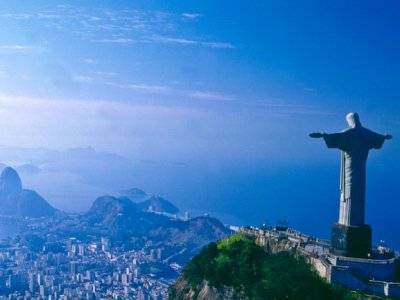 Знаменитая статуя Иисуса Христа в Рио-де-Жанейро окрасилась в цвета армянского флага
