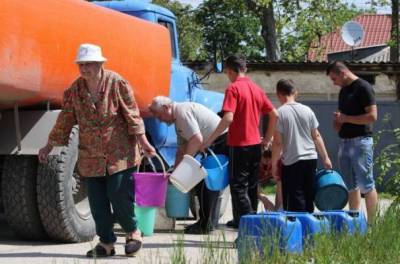 В Крыму 29 населенных пунктов переведены на подвоз воды автомобилями