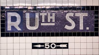 Название станции метро в Нью-Йорке изменили за ночь в честь Рут Бейдер Гинзбург