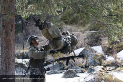 Российские военные наводят переправы в ходе учений "Кавказ-2020"