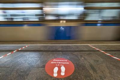 Женщина упала на рельсы в московском метро и погибла