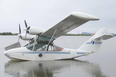 В ХМАО частный самолет упал в озеро