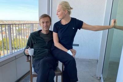 Навальный признался в любви к жене: Юля, ты меня спасла