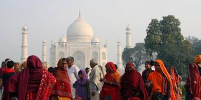 В Индии открылся для посетителей Тадж-Махал