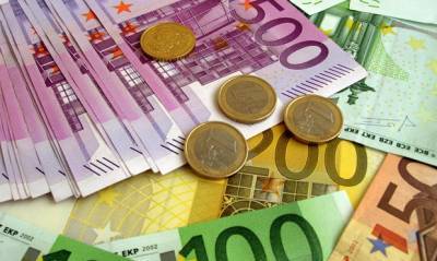 Биржевой курс евро на торгах преодолел отметку в 90 рублей