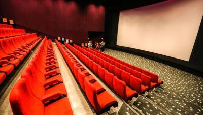 Большинство россиян не собираются в открывшиеся кинотеатры из-за страха COVID-19