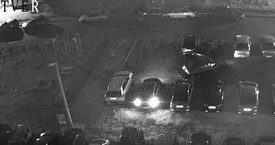 В Твери неадекватный водитель протаранил на парковке несколько машин