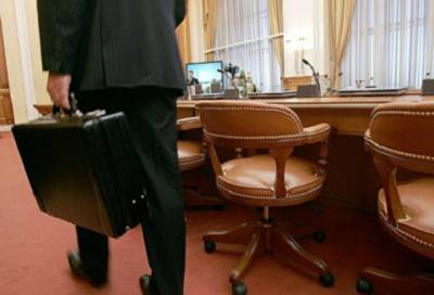 Первые увольнения: двух сотрудников Выборгского комитета финансов могут снять с должности