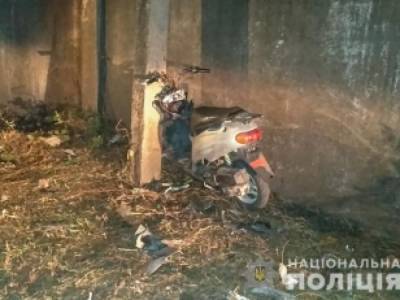 В Запорожской области пьяная женщина на скутере врезалась в забор: пострадал ребенок