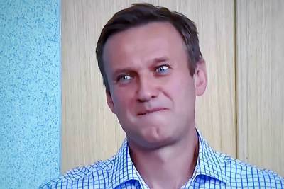 Навальный потребовал вернуть ему его одежду