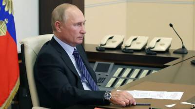 Путин подписал указ о повышении окладов судей