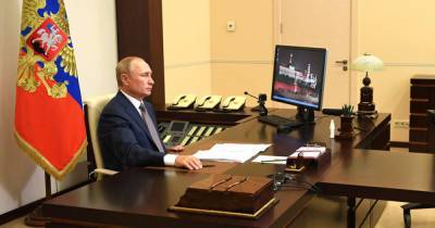 Путин повысил зарплаты судьям