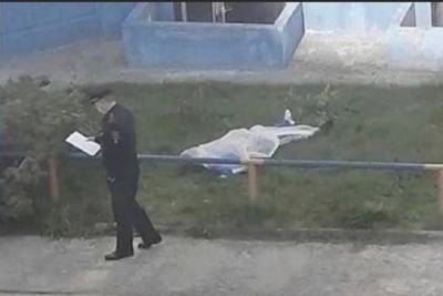 В Рыбинске мужчина погиб выпав из окна пятого этажа
