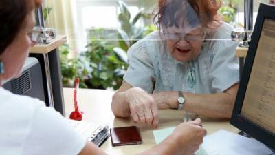 Правительство продлило доплаты пенсионерам старше 80 лет на 2021 год