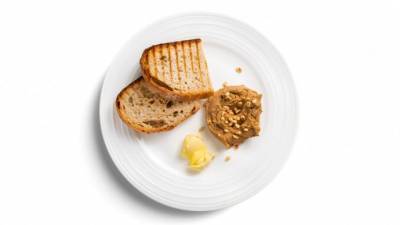 Моне в меню: москвичи могут заказать французские закуски по мотивам «Завтрака на траве»