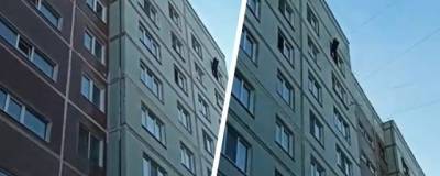 Житель Новосибирска угрожал выпрыгнуть из окна