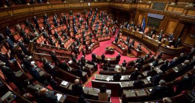 "Победа народа Италии": 70% участников референдума хотят сокращения парламента на треть
