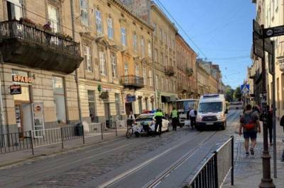 СМИ: Во Львове автобус сбил невесту экс-главы САП Холодницкого