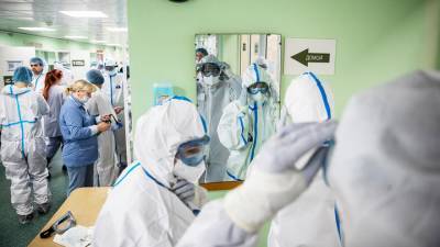 Владимир Путин наградил врачей за борьбу с пандемией