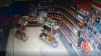 Появилась видеозапись с камеры в магазине во время землетрясения под Иркутском