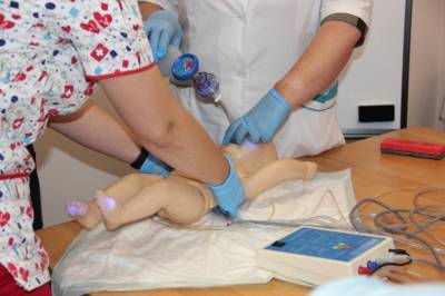 Сахалинские медики при помощи роботов учатся выхаживать новорожденных с патологиями