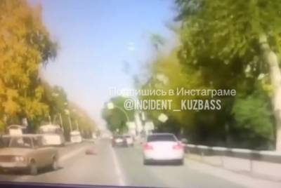 Момент ДТП с пешеходом на улице Тухачевского в Кемерове попал на видео