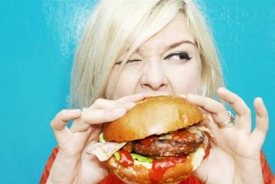 Как перестать переедать: 20 способов приглушить аппетит