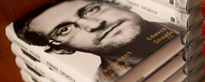 Эдвард Сноуден выплатит властям США 5 млн долларов с продаж своей книги