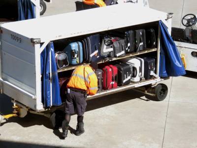 Грузчик рассказал, как уберечь чемодан от порчи в аэропорту - live24.ru - США