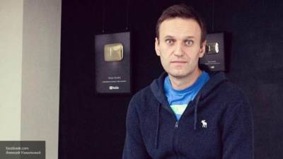Певчих прячется за границей от дачи показаний по отравлению Навального