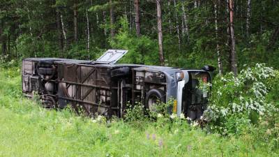 Автобус с 45 пассажирами опрокинулся в Хабаровском крае