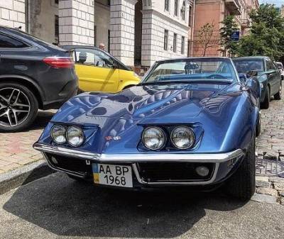 В Киеве заметили культовое авто Chevrolet Corvette (ФОТО)