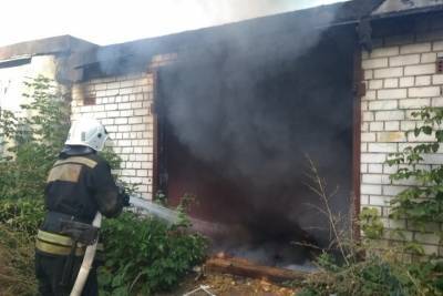 В Первомайском районе Ростова сгорел гараж