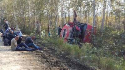 В Хабаровском крае перевернулся автобус, пострадали 14 человек