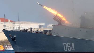 Российские корабли заблокировали суда НАТО в Черном море
