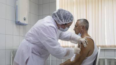 Минздрав РФ разрешил испытания на людях ещё одной вакцины