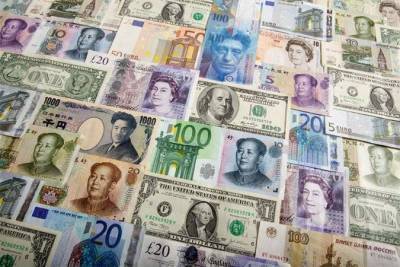 Международный рынок: Доллар снижается к иене на фоне бегства от риска, растет в паре с евро