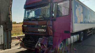 В Воронежской области при столкновении двух тягачей пострадал водитель
