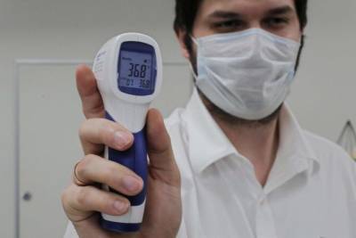Краснодарскую школьницу заперли за отказ измерить температуру
