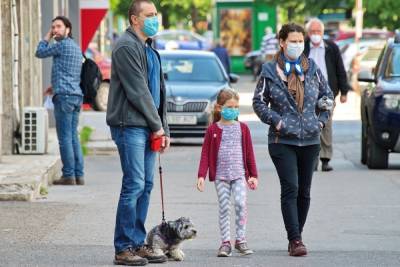 Мюнхен ужесточает масочный режим: есть ли смысл носить маски под открытым небом