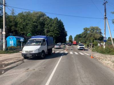 В селе в Киевской области столкнулись мотоцикл и грузовик: госпитализированы мужчина и девушка