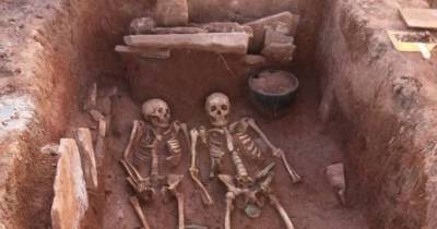 В Сибири найдена необычная могила семьи возрастом 2500 лет