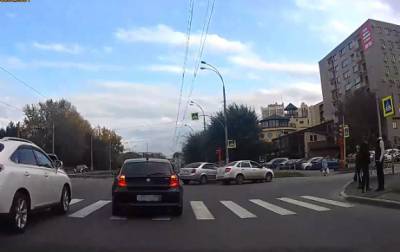 В Кемерове момент ДТП на проспекте Ленина попал на видео