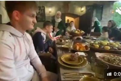 Кадыров показал семью за праздничным столом