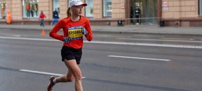 Спортсменка из Петрозаводска пробежала 42 километра за 2 часа 29 минут и 30 секунд