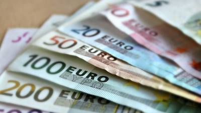 Экономист предупредил о скором падении курса евро и доллара