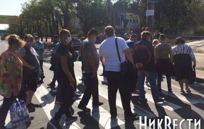 В Николаеве протестующие перекрыли одну из главных улиц